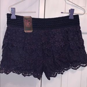 Juniors blue lace shorts